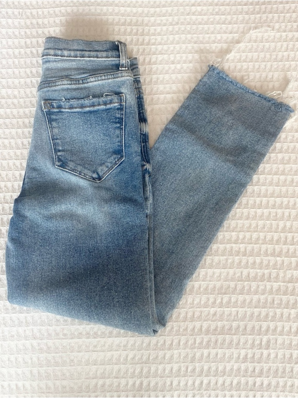 Kensie Jeans The Allie High Rise slim Light Wash Straight Leg Jeans size 2